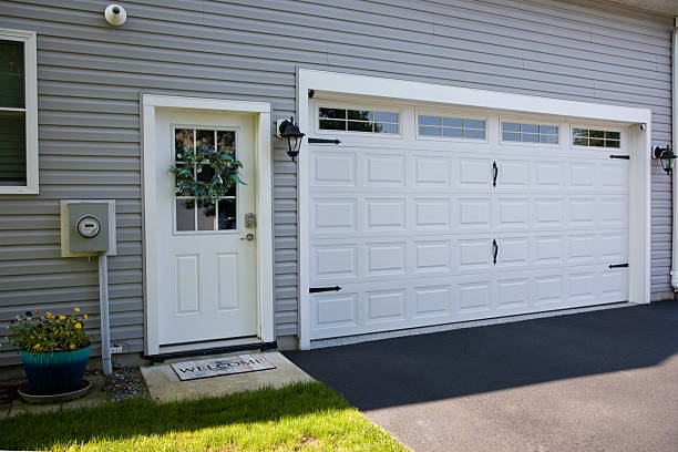 24/7 Emergency Garage Door Panel Replacement experts in Cross County County, AR